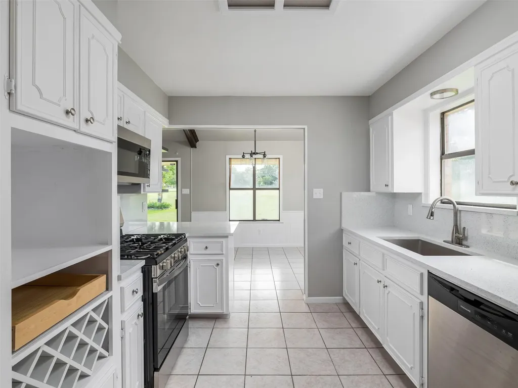 2707 North Drive Taylor TX 76574