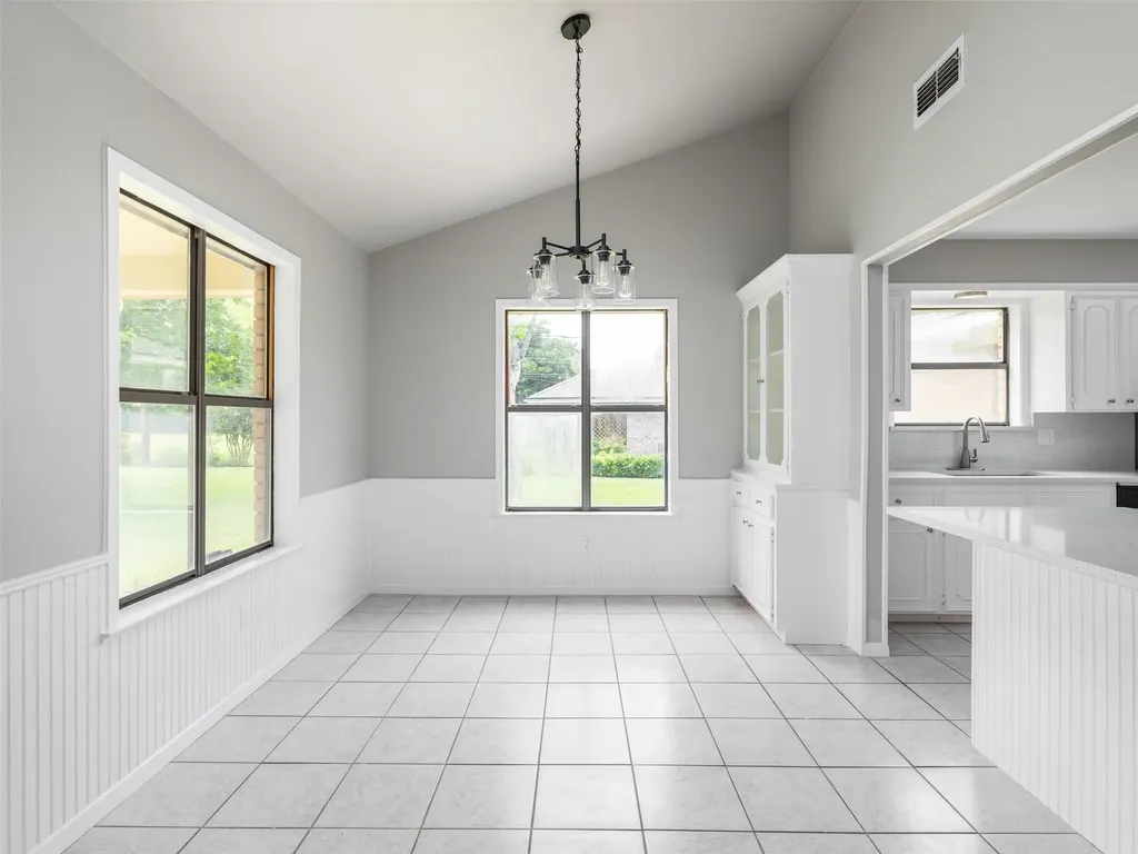 2707 North Drive Taylor TX 76574