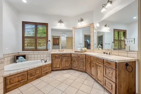 402 Zephyr Street Lakeway TX 78734