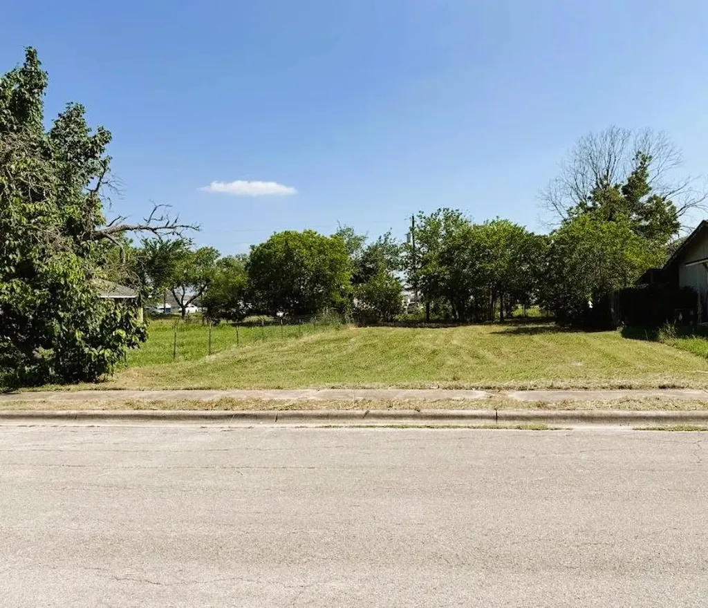 104 W Burton Street Manor TX 78653