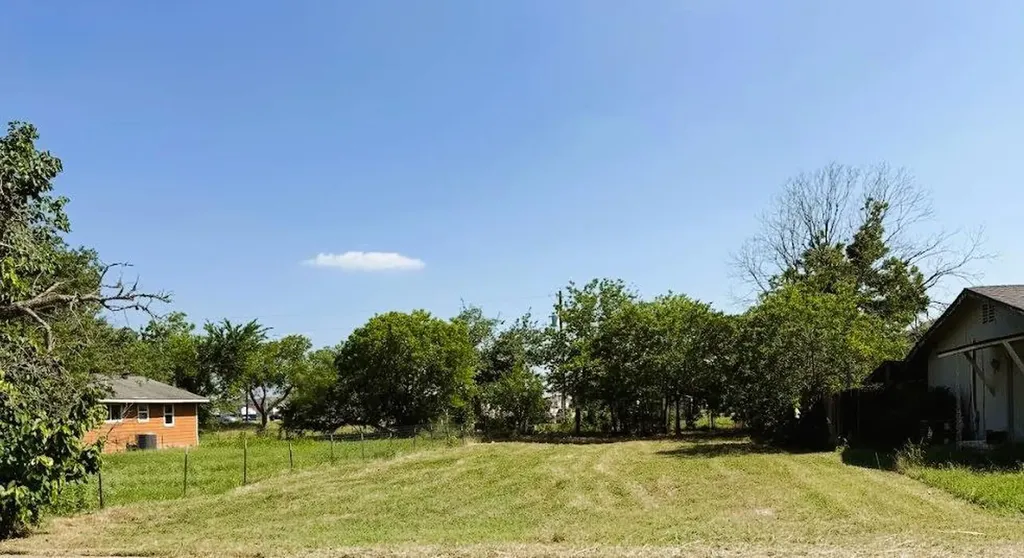 104 W Burton Street Manor TX 78653