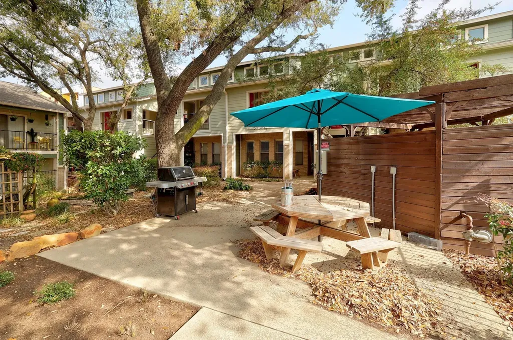 2104 Cullen Avenue Austin TX 78757