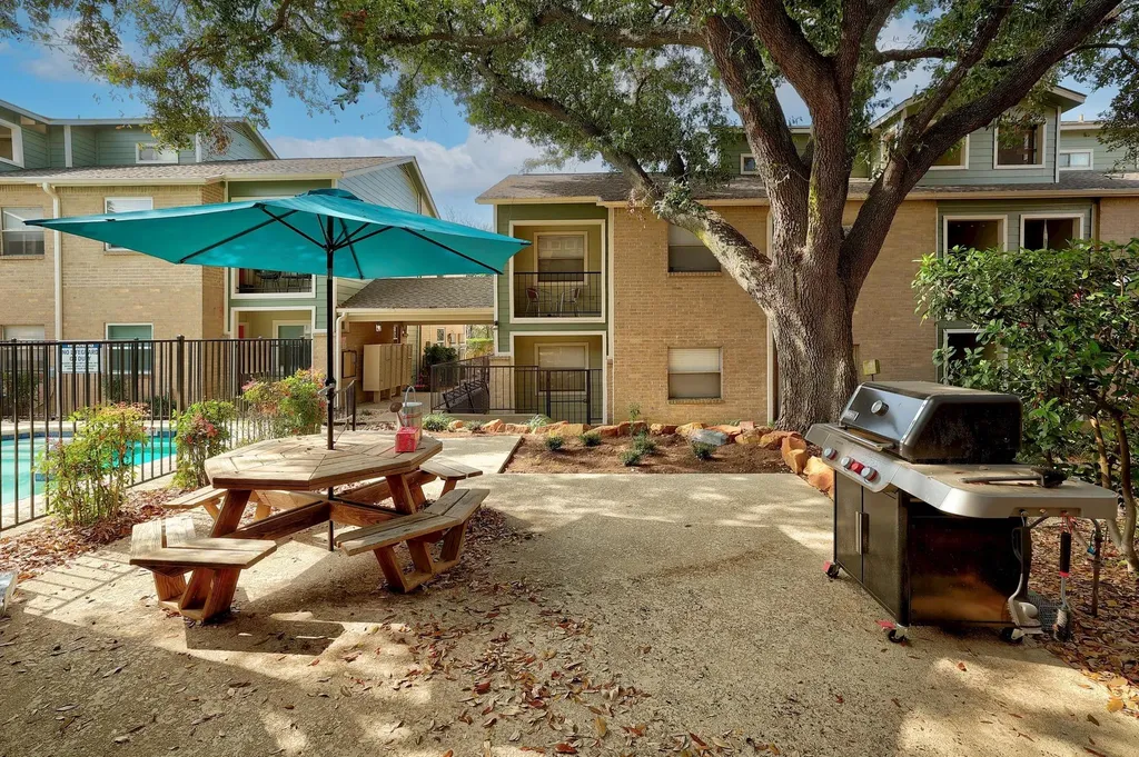 2104 Cullen Avenue Austin TX 78757