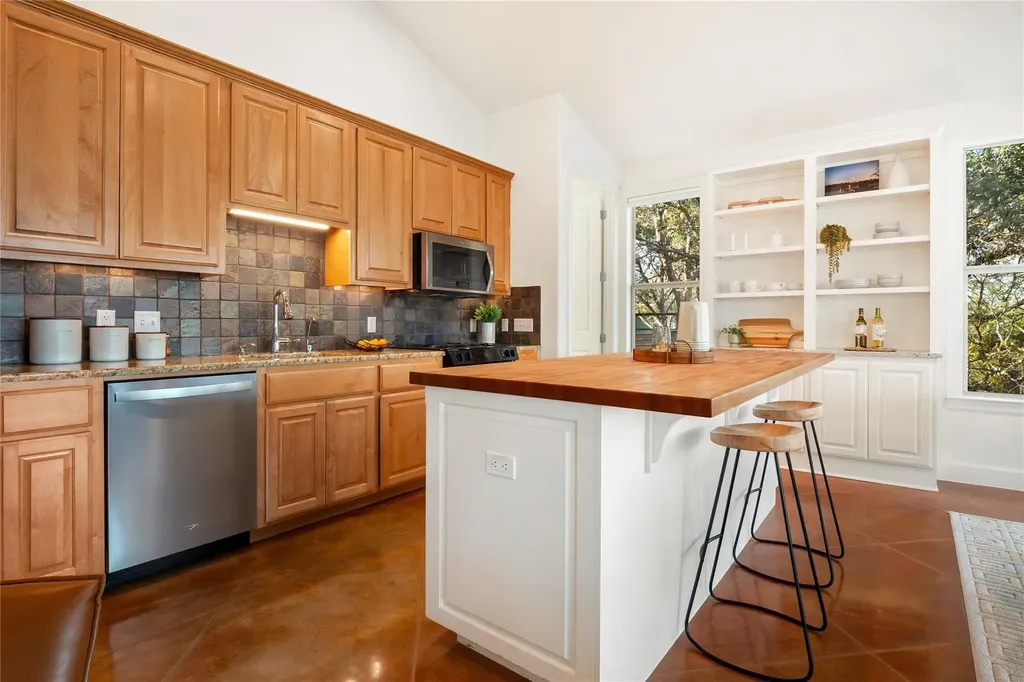 25400 Cove Drive Spicewood TX 78669