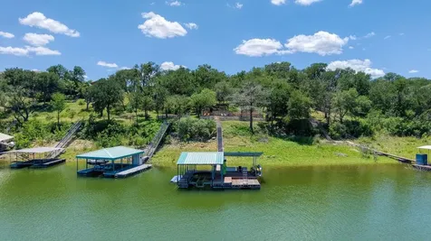 25400 Cove Drive Spicewood TX 78669