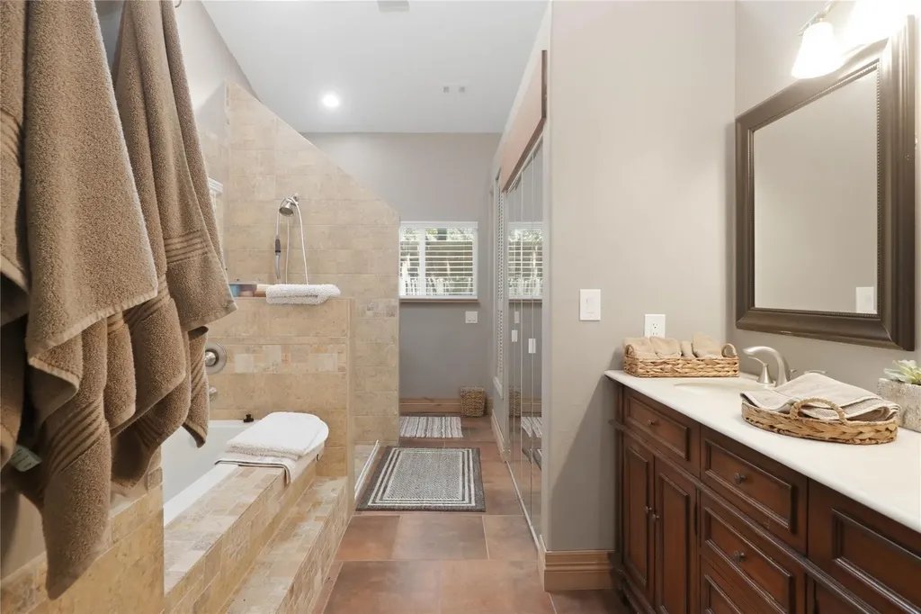 102 N Lake Hills Drive Austin TX 78733
