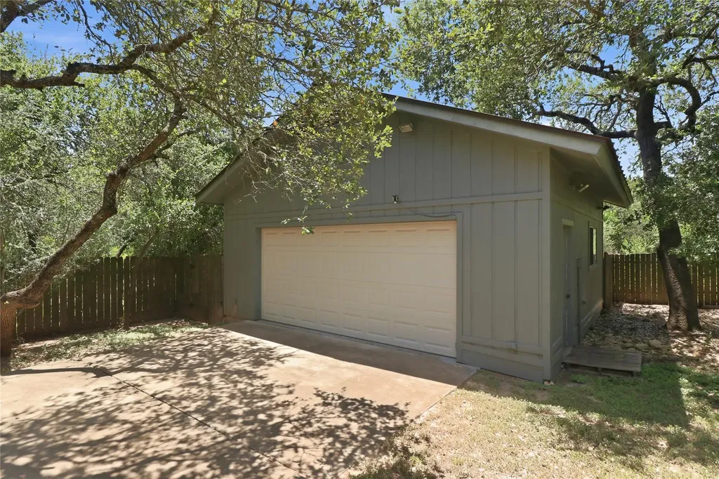102 N Lake Hills Drive Austin TX 78733