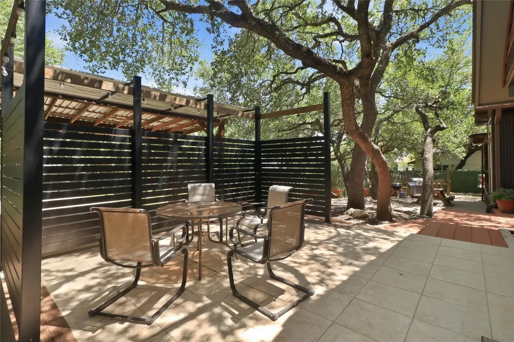 102 N Lake Hills Drive Austin TX 78733