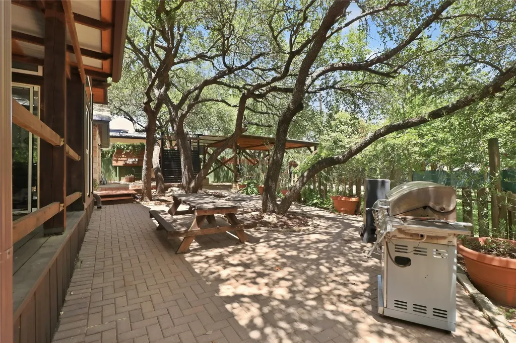 102 N Lake Hills Drive Austin TX 78733