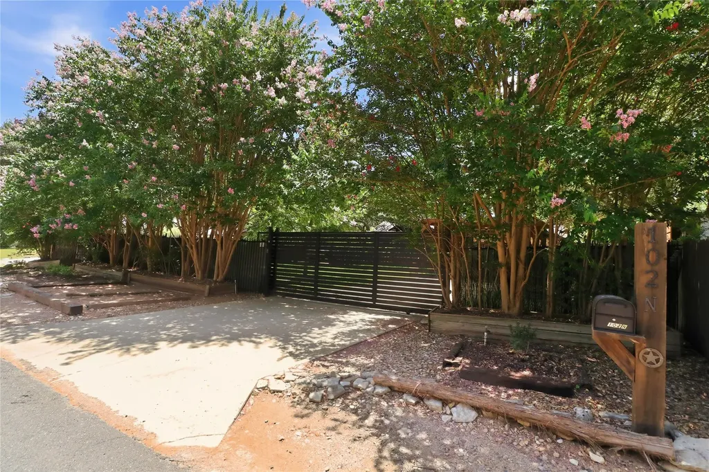 102 N Lake Hills Drive Austin TX 78733