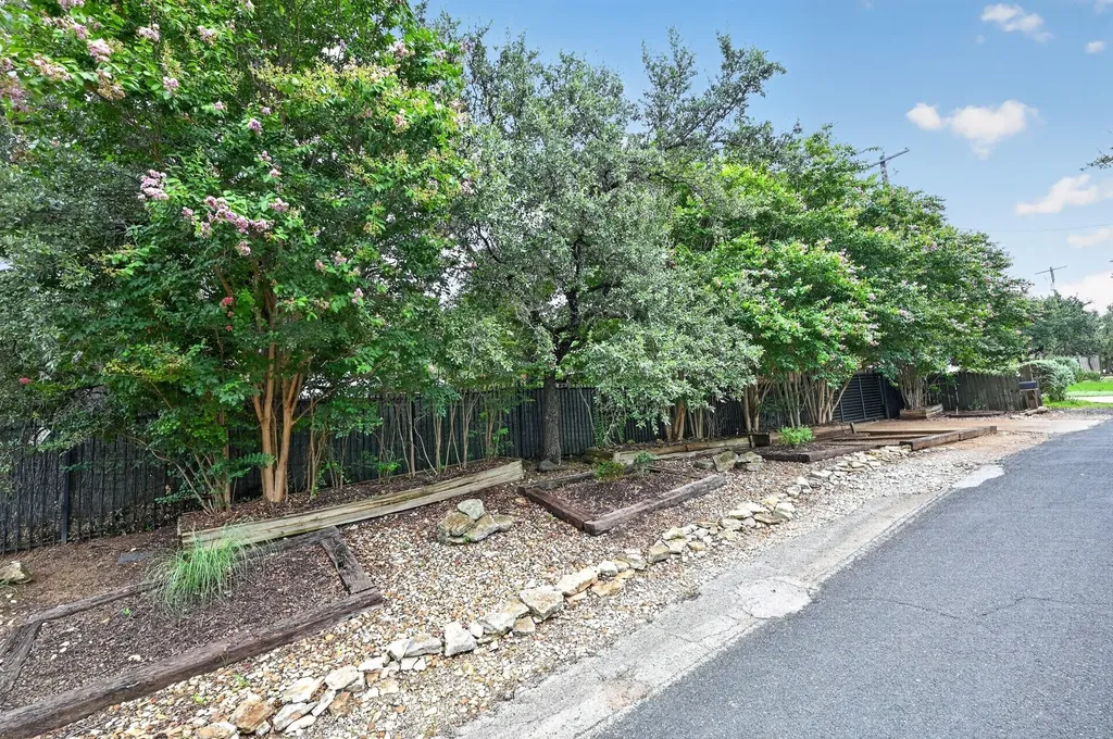 102 N Lake Hills Drive Austin TX 78733