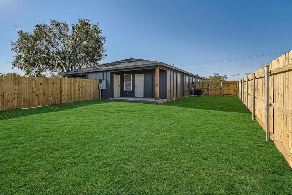 109 Fisher Street Elgin TX 78621