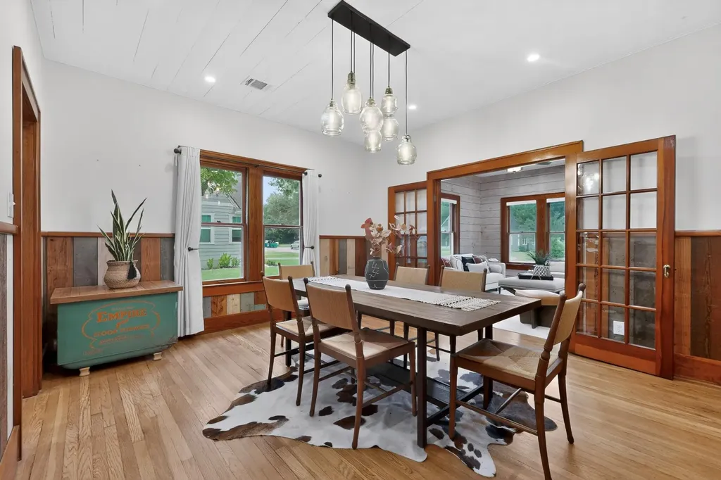 905 Howard Street Taylor TX 76574