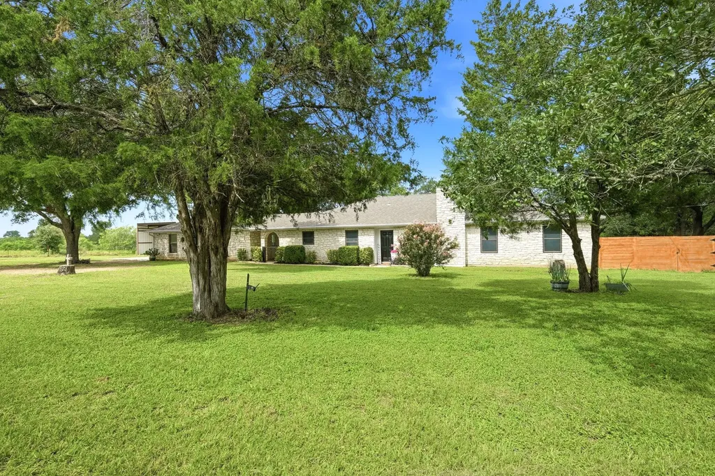 900 County Road 474 Elgin TX 78621