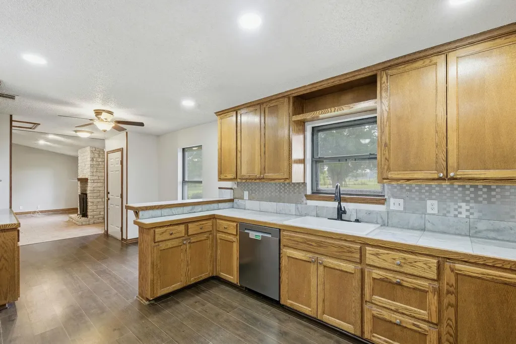 900 County Road 474 Elgin TX 78621