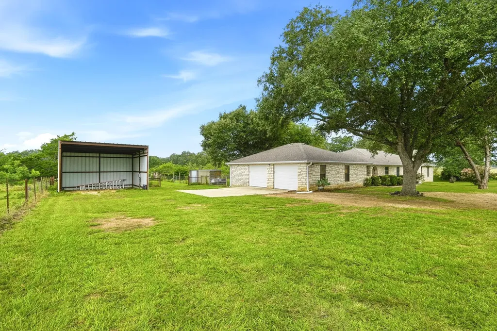 900 County Road 474 Elgin TX 78621