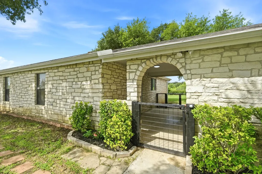 900 County Road 474 Elgin TX 78621