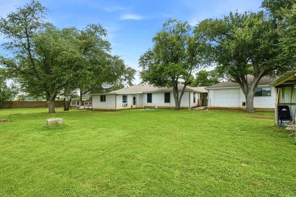 900 County Road 474 Elgin TX 78621