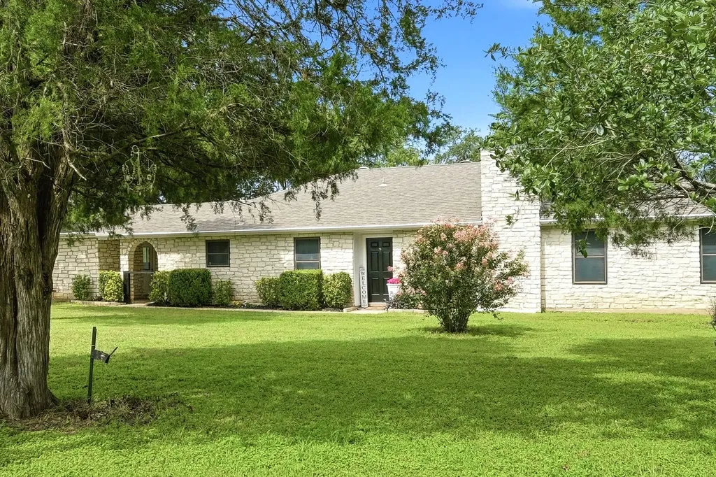 900 County Road 474 Elgin TX 78621