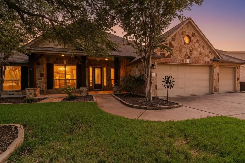 113 Courtland Circle Austin TX 78737