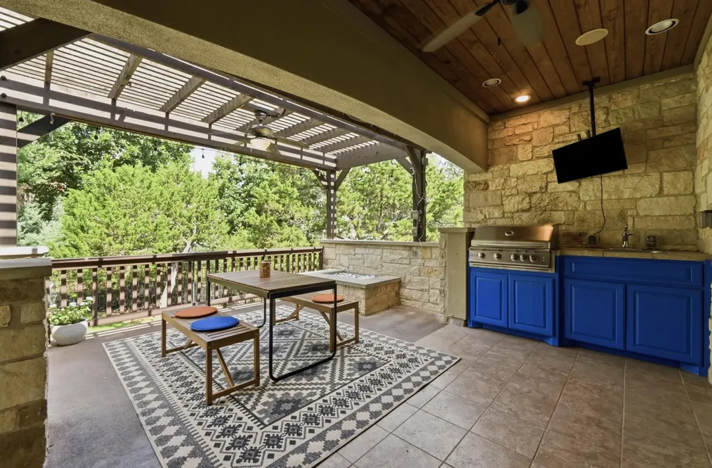 202 Duffy Lane Austin TX 78738