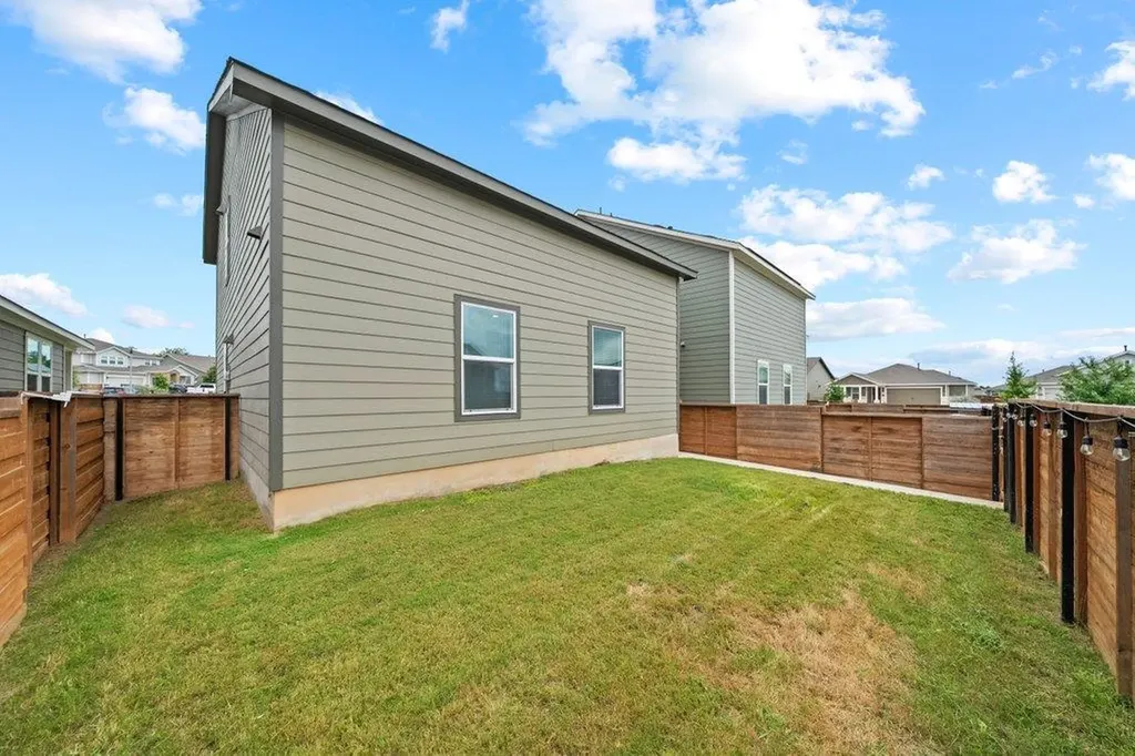 236 Patagonia Kyle TX 78640