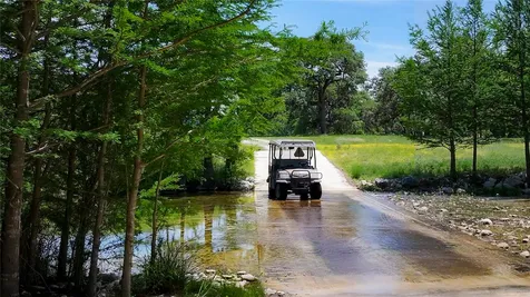 4292 N Us 83 Highway Leakey TX 78873