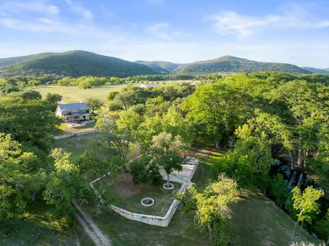 4292 N Us 83 Highway Leakey TX 78873
