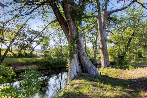 4292 N Us 83 Highway Leakey TX 78873