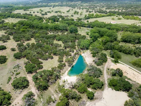 4292 N Us 83 Highway Leakey TX 78873