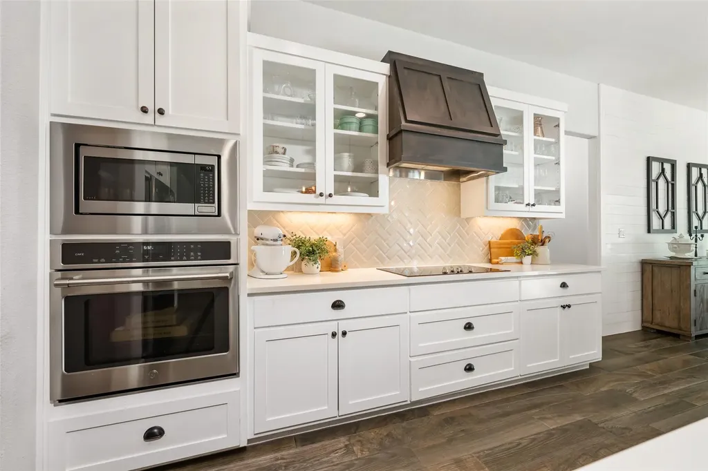 220 Highland Oaks Leander TX 78641