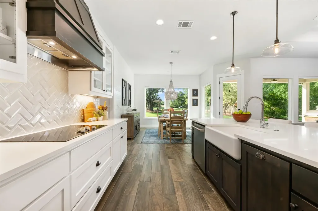 220 Highland Oaks Leander TX 78641