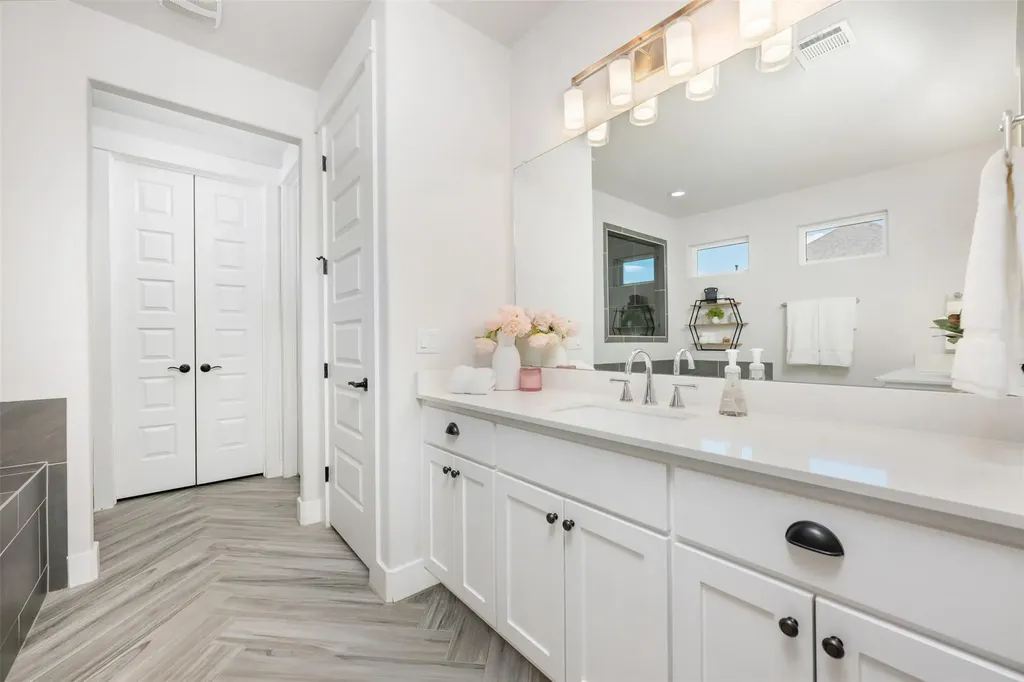 220 Highland Oaks Leander TX 78641