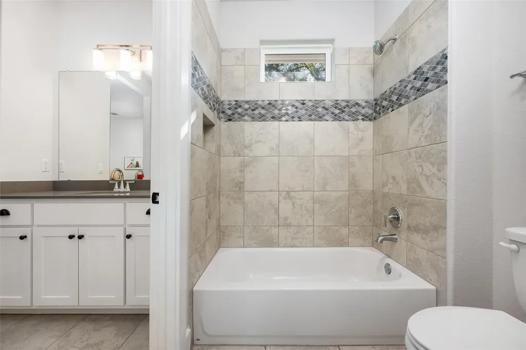 220 Highland Oaks Leander TX 78641