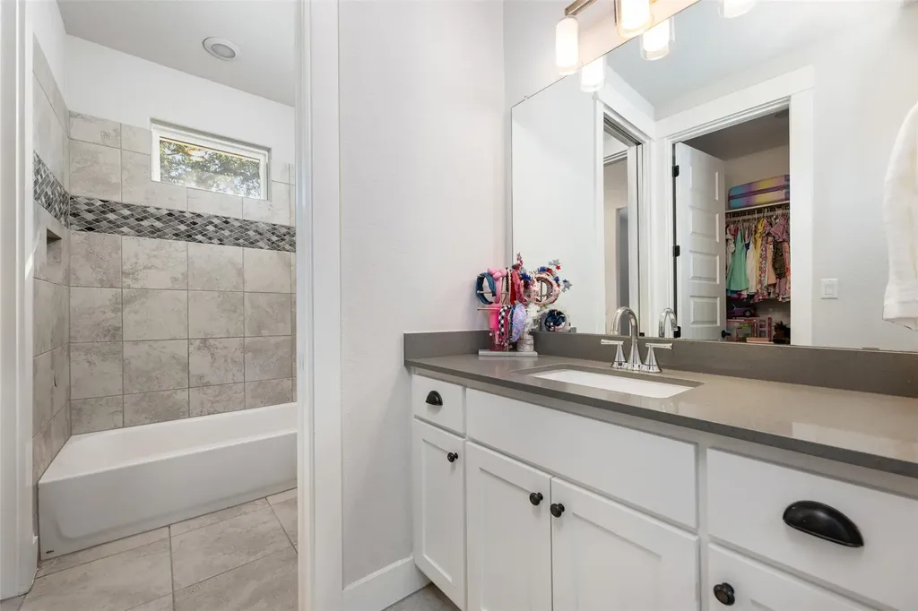 220 Highland Oaks Leander TX 78641