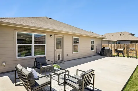 102 Harlan Drive Hutto TX 78634