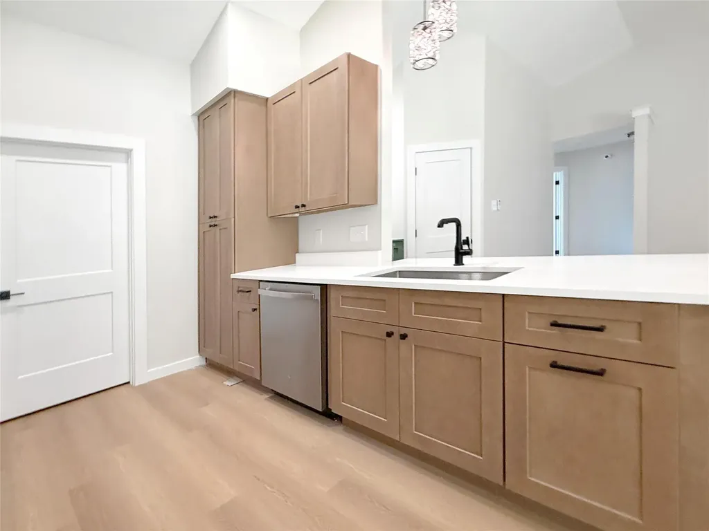 8814 United Kingdom Drive Austin TX 78748