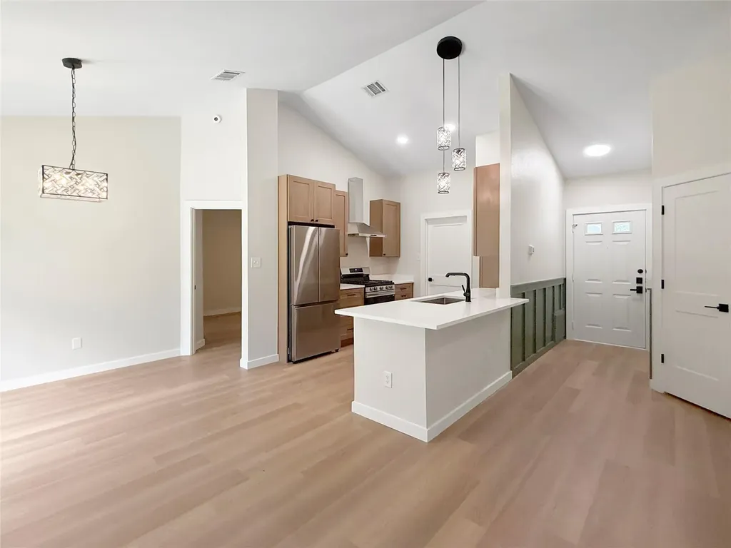 8814 United Kingdom Drive Austin TX 78748