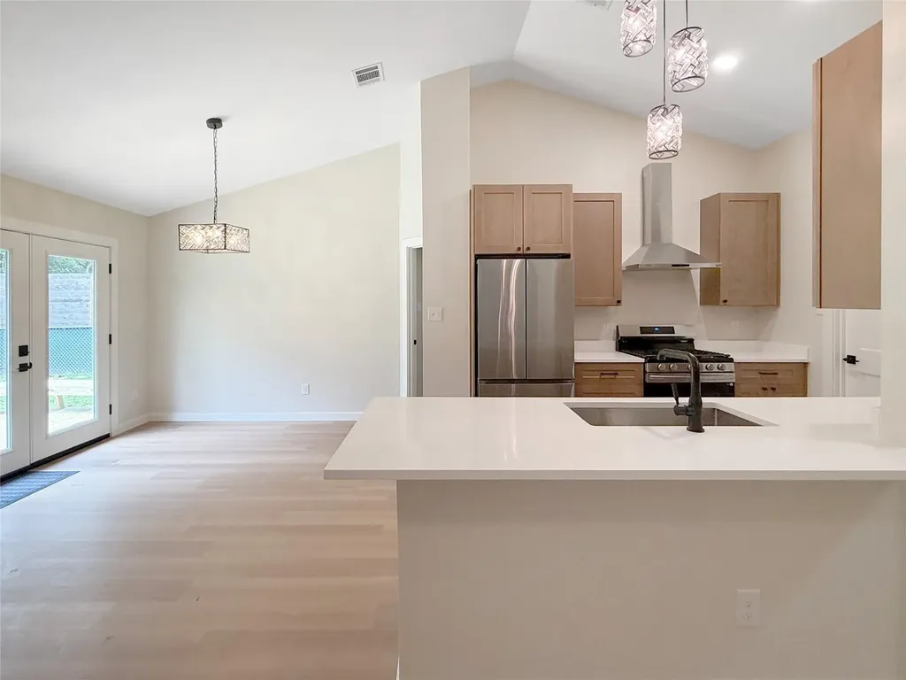 8814 United Kingdom Drive Austin TX 78748