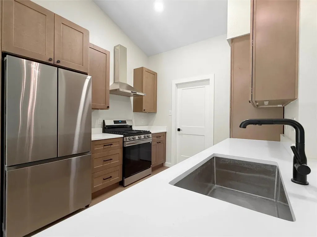 8814 United Kingdom Drive Austin TX 78748