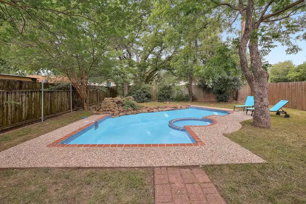 12304 Burrridge Drive Austin TX 78729