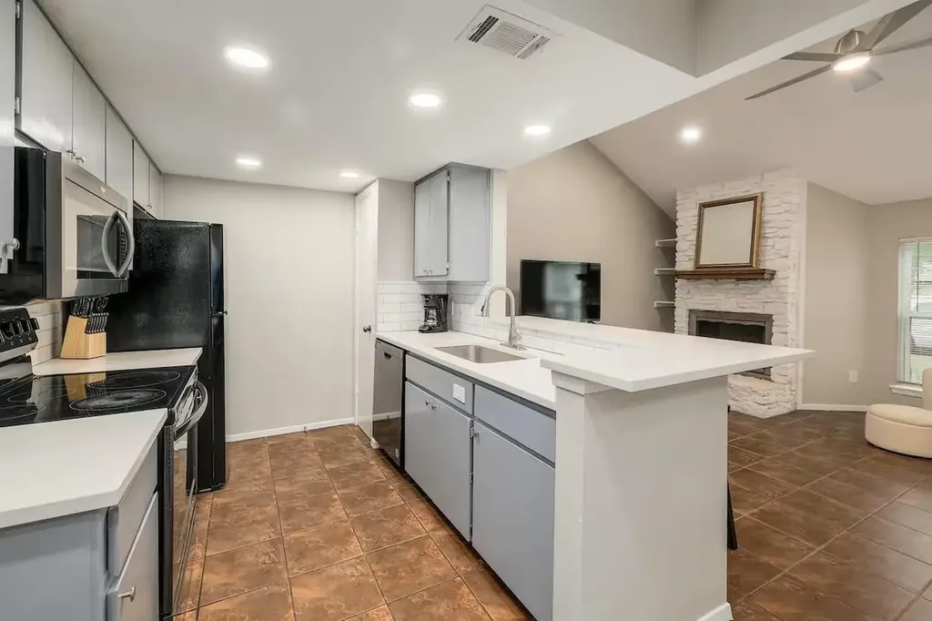 12304 Burrridge Drive Austin TX 78729