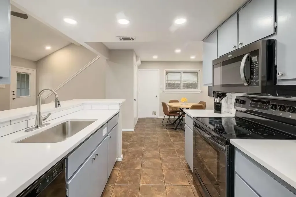 12304 Burrridge Drive Austin TX 78729