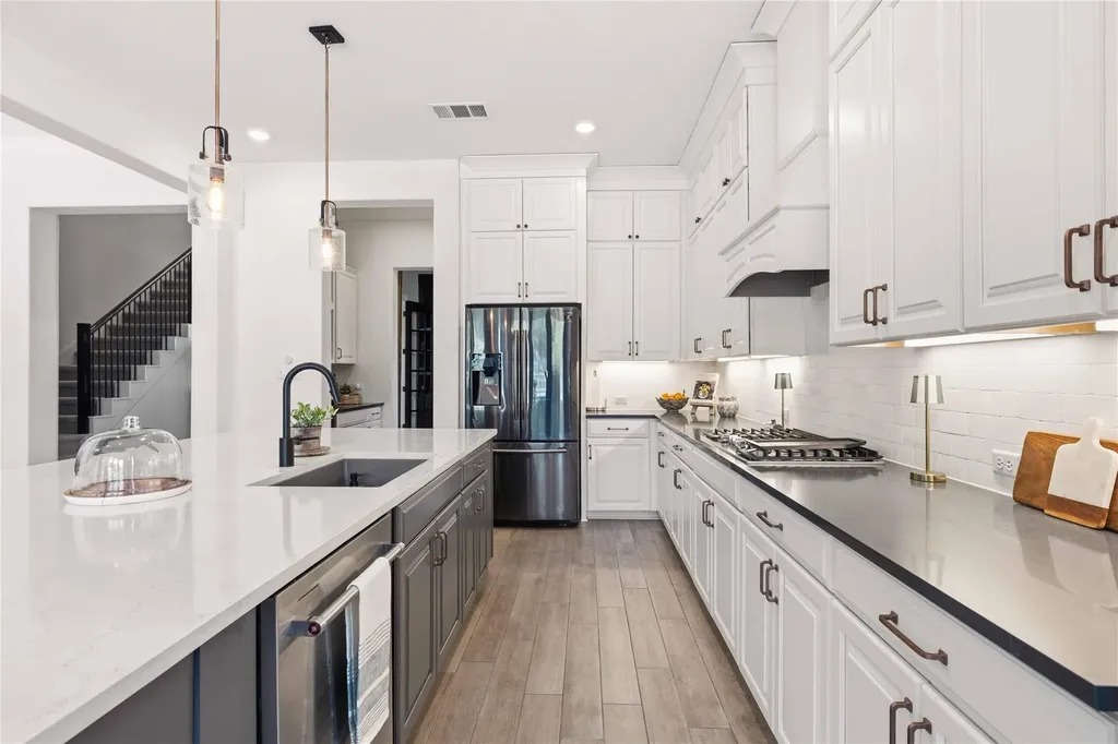 1078 Gato Del Sol Avenue Austin TX 78737