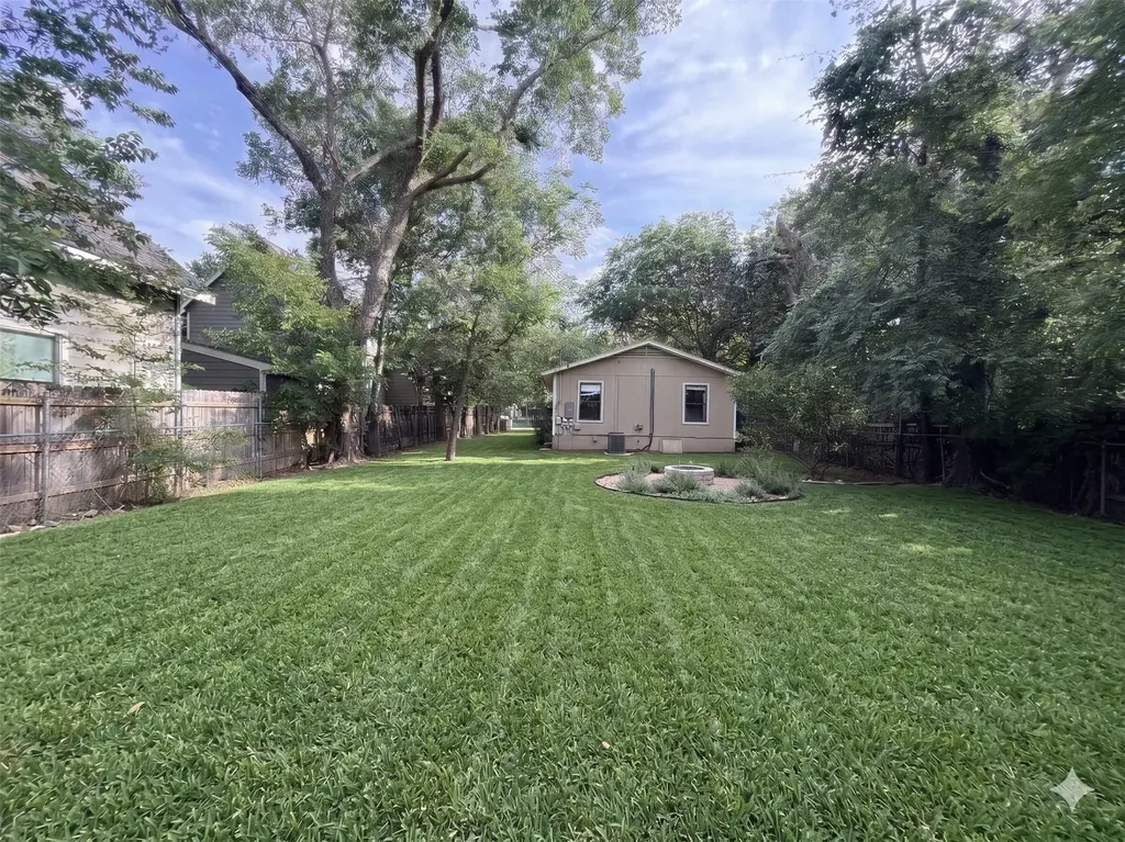 2710 E 3rd Street Austin TX 78702