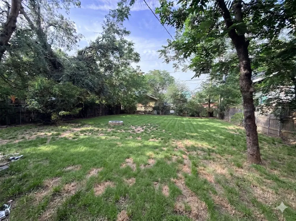 2710 E 3rd Street Austin TX 78702