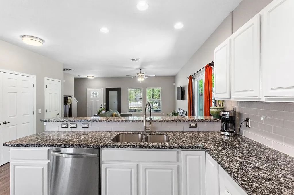 914 Bret Lane Austin TX 78721