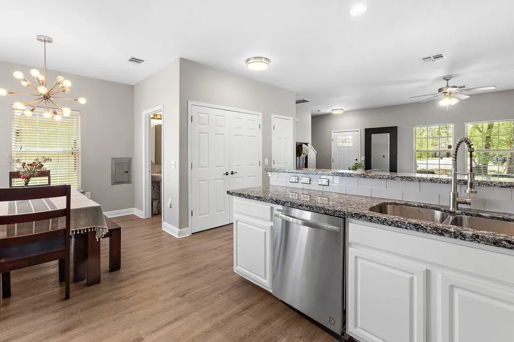 914 Bret Lane Austin TX 78721