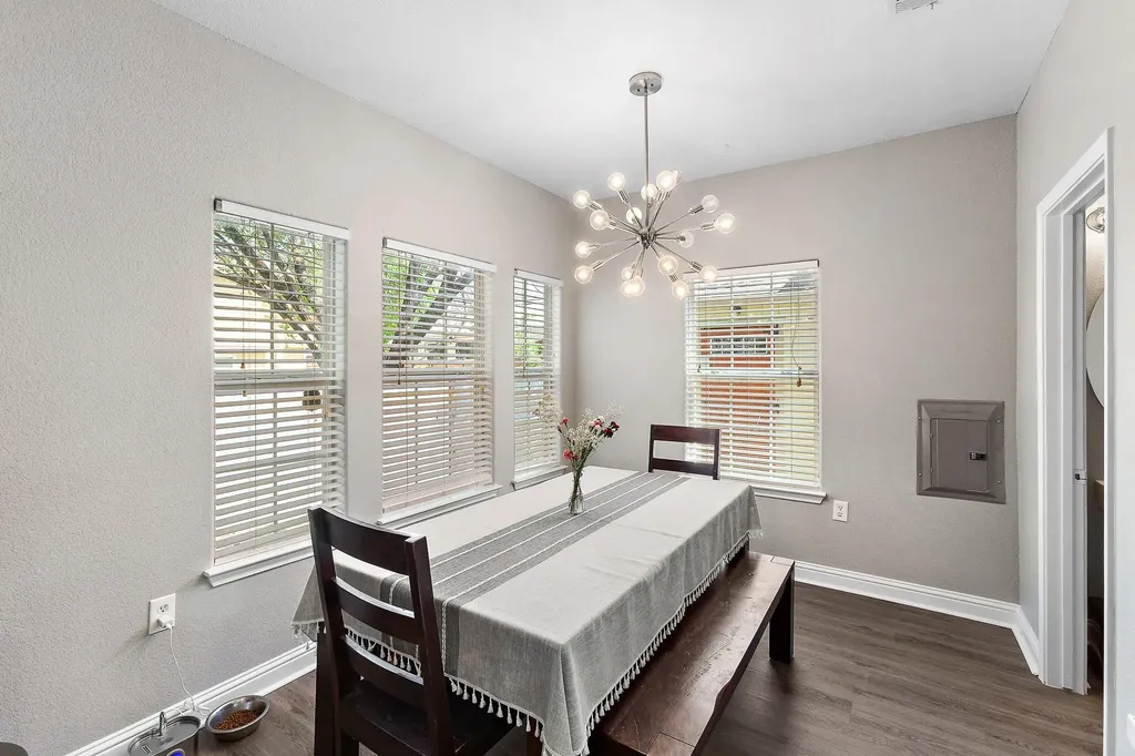 914 Bret Lane Austin TX 78721