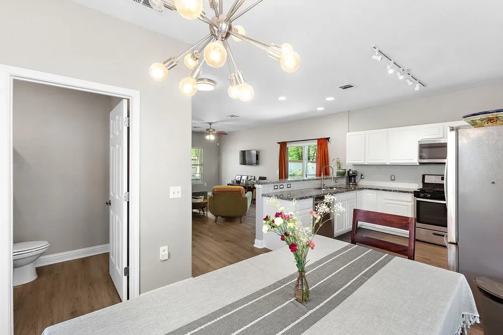 914 Bret Lane Austin TX 78721